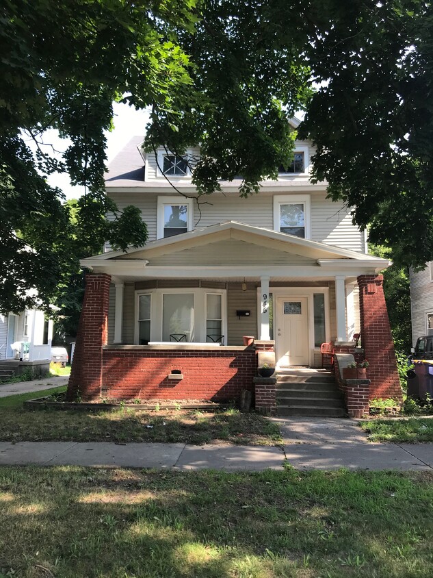 945 Chatham St NW, Grand Rapids, MI 49504 House Rental in Grand