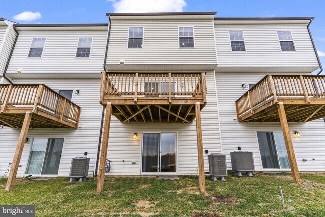 Building Photo - 7533 Golden Halls Ter