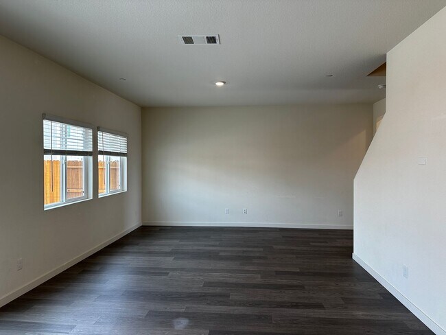 Building Photo - 4 Bed 2.5 Ba 2 Story 2 Car