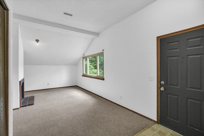 Building Photo - 1617 Lyndhurst W Dr