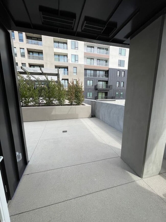 Building Photo - Luxury, Sophisticated Living Experience at...