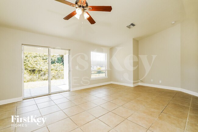 Foto del edificio - 6136 Hellman Ave