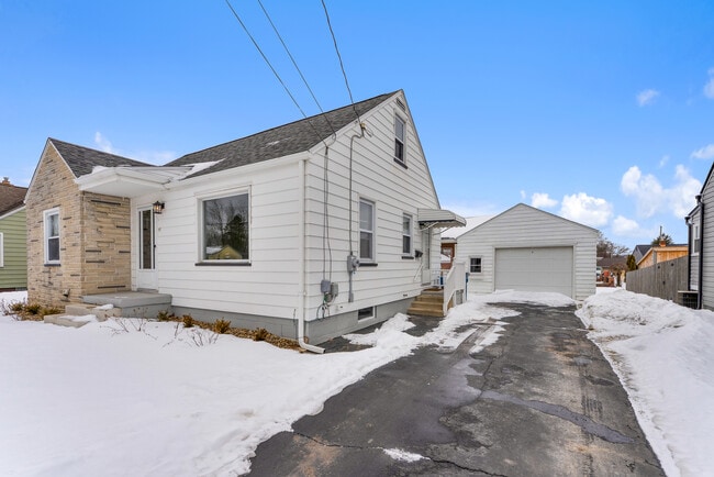 Building Photo - 55 Grimm Heights Ave