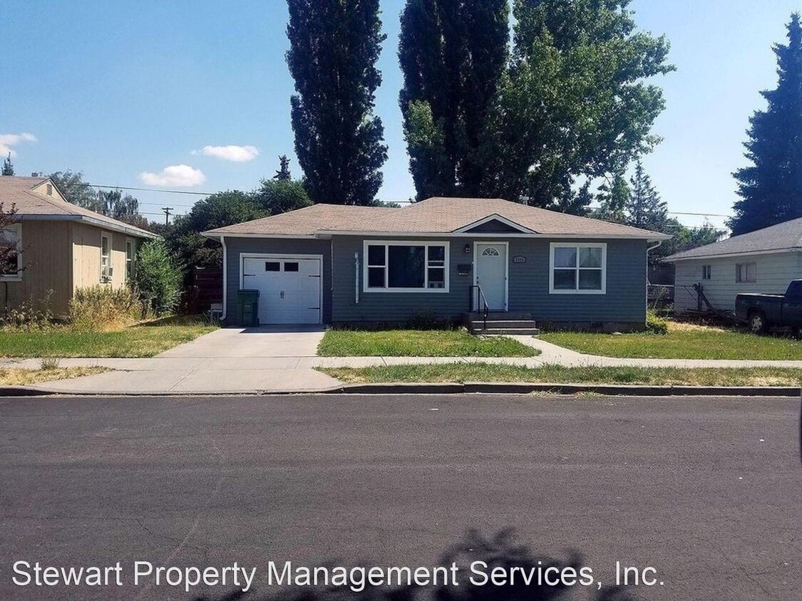 2 br, 1 bath House 1111 Alandale Street House Rental in Klamath