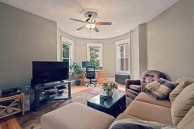 Building Photo - 762 Columbia Rd