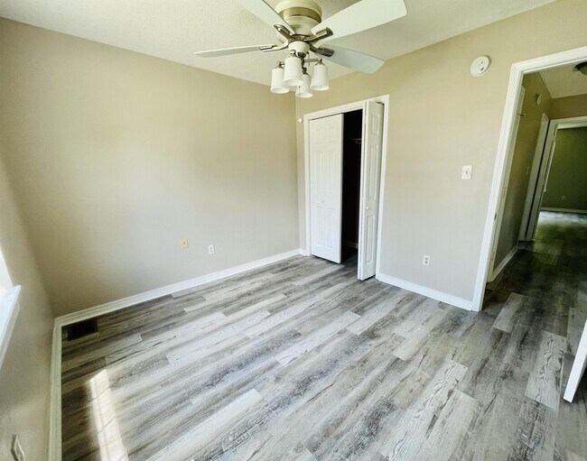 Building Photo - 13442 Locust Hill Dr