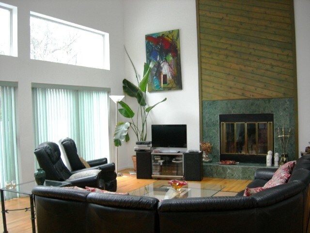 Building Photo - 2 Lakewood Ln
