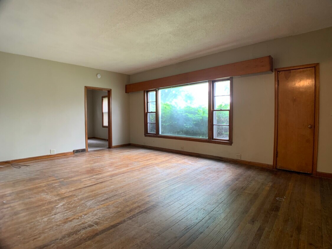 2650 Cottage Grove Ave Unit 2, Des Moines, IA 50311 Apartments in Des