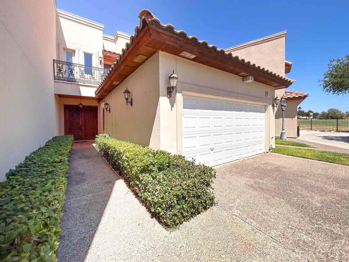 Primary Photo - 2110 Bermuda Dr