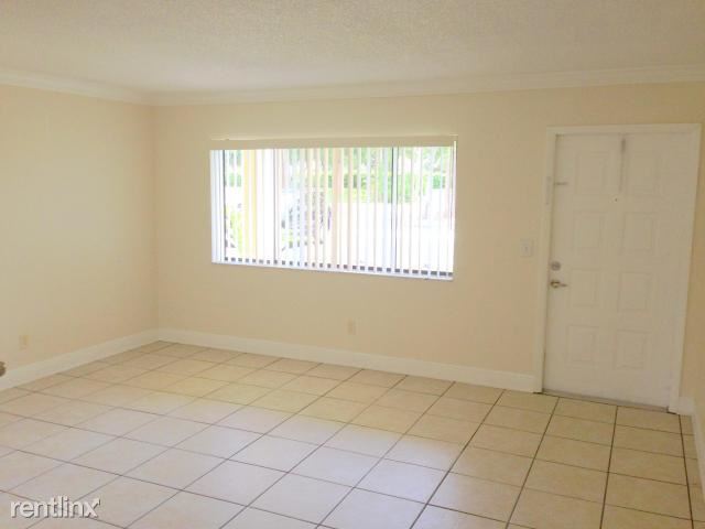 Building Photo - 1515 Meadows Cir W