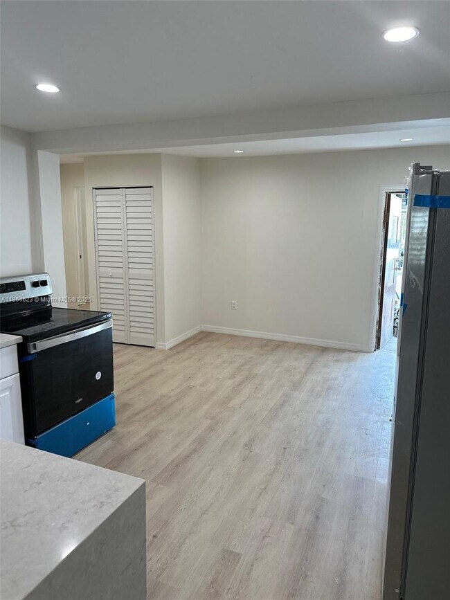 Foto del edificio - 3460 NW 6th St
