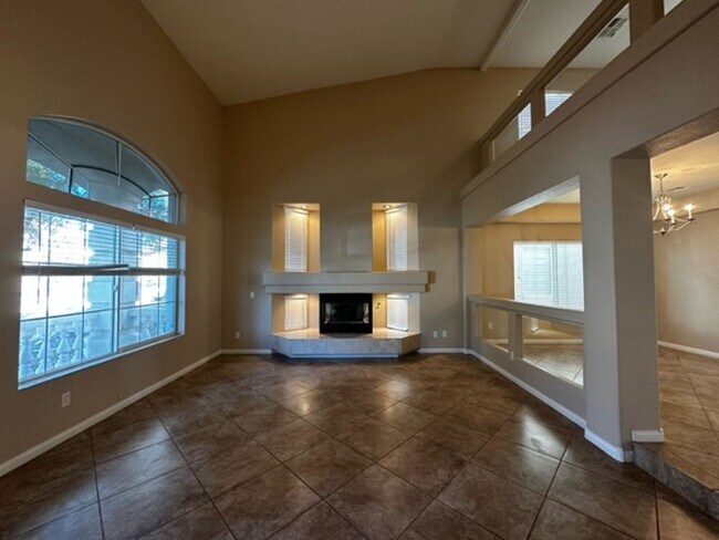 Foto del edificio - 5 bedrooms, SW location