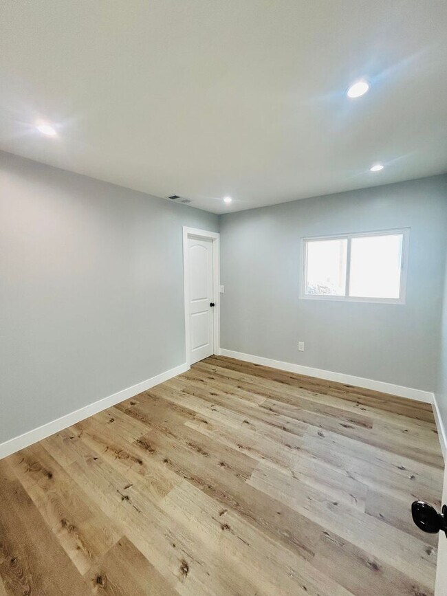 Building Photo - 4108 W 106th St