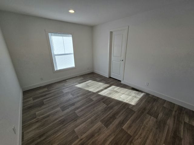 Foto del edificio - 121 Maple Dr