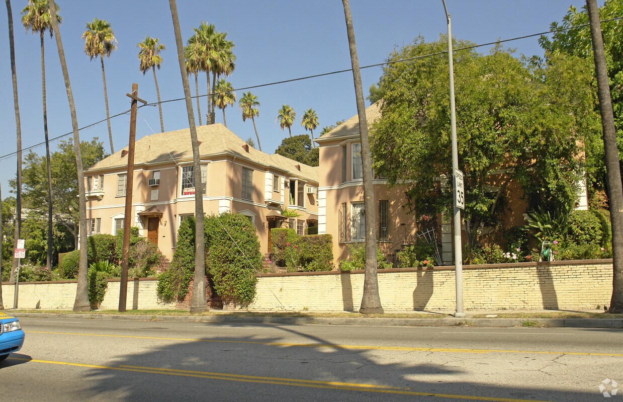 Building Photo - 7415 Hollywood Blvd