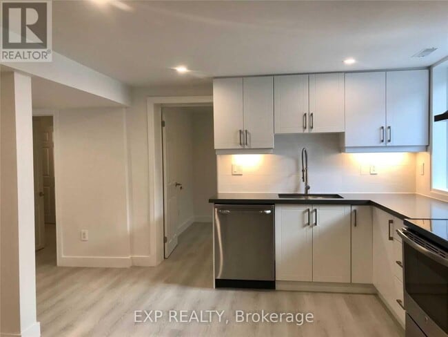 Building Photo - 421 Woodcrest Ave