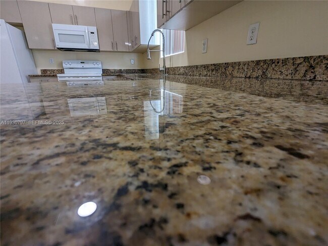 Foto del edificio - 10214 SW 175th St