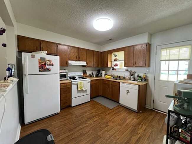 Foto del edificio - 2 Bed / 1 Bath Duplex – Close to Base!