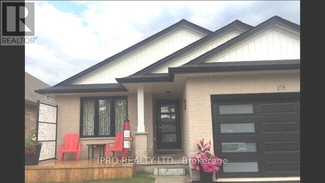 Building Photo - 258 Hill St