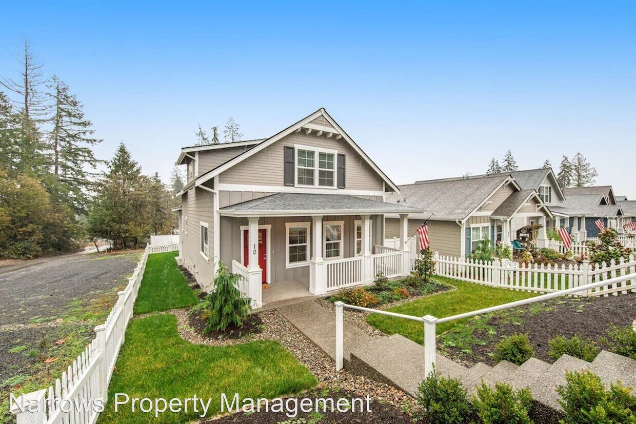 3 br, 2.5 bath House 10 E Cedarland Ln House Rental in Allyn, WA