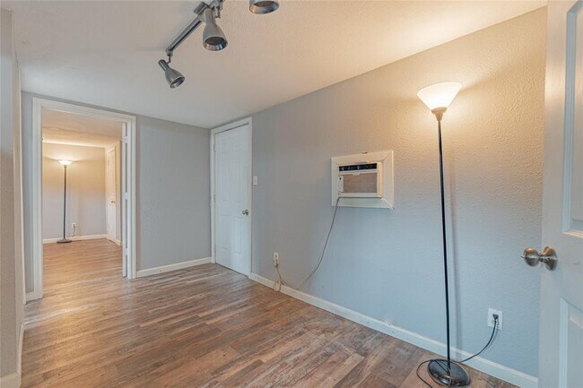 Foto del edificio - 4206 Walker St