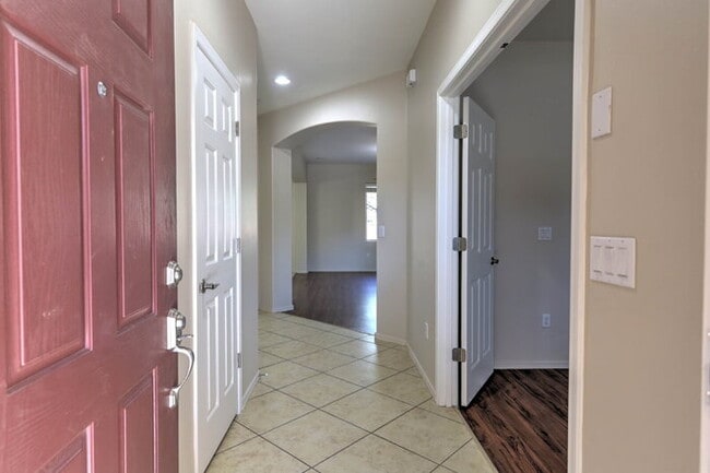 Building Photo - Rancho Sahuarita