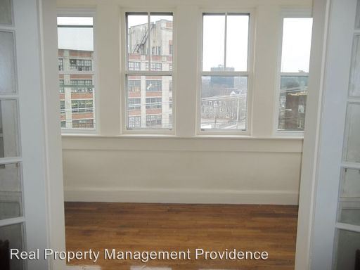 Foto del edificio - 228 W School St