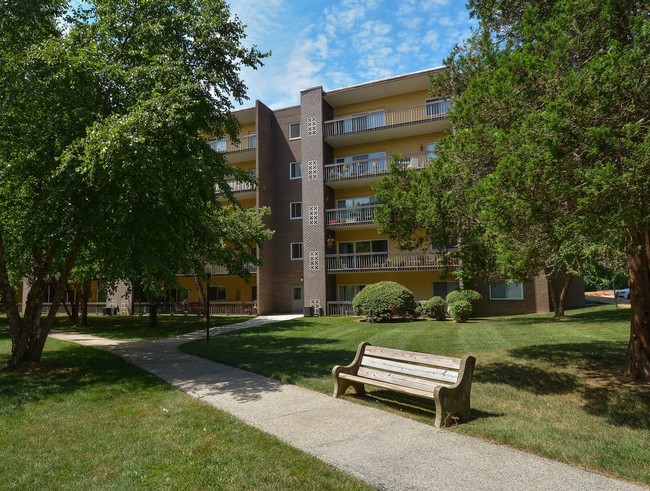 Residential Building - Main Line Berwyn Apartments