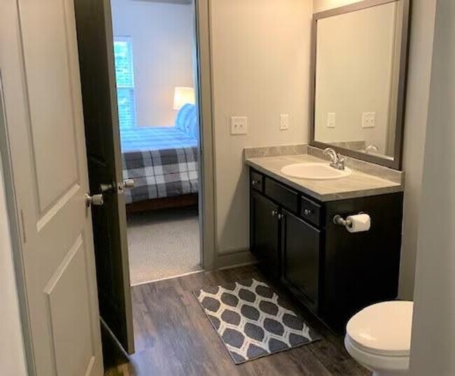 Foto del edificio - 70 Venue Wy