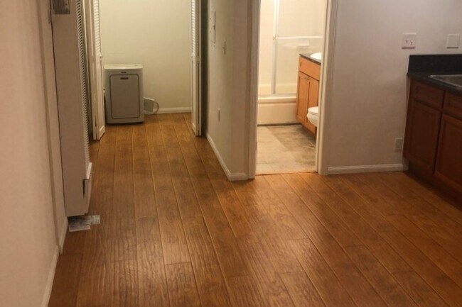 Estudio - 11296 Brookhaven Ave