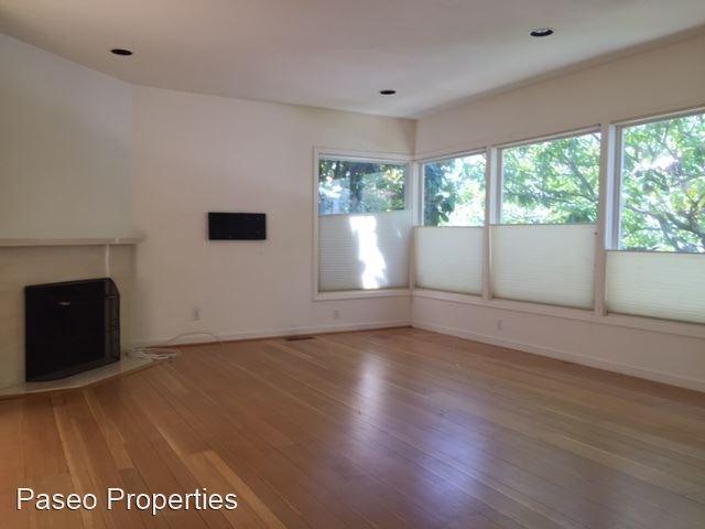 Building Photo - 3 br, 2.5 bath House - 76 Del Casa Dr.