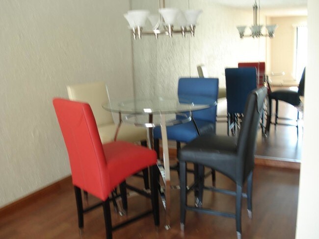 Foto del edificio - 10411 Cedar Lake Rd