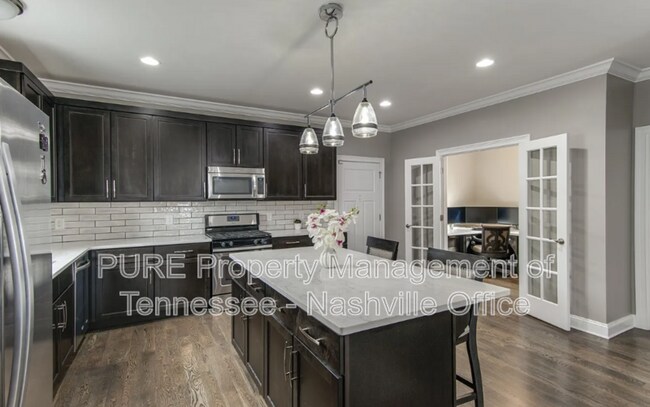 Foto del edificio - 903 Cheatham Pl