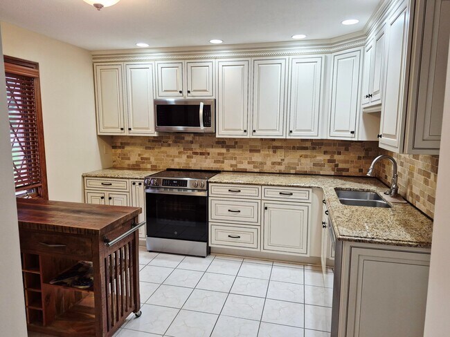 Building Photo - 1589 Stone Mansion Dr