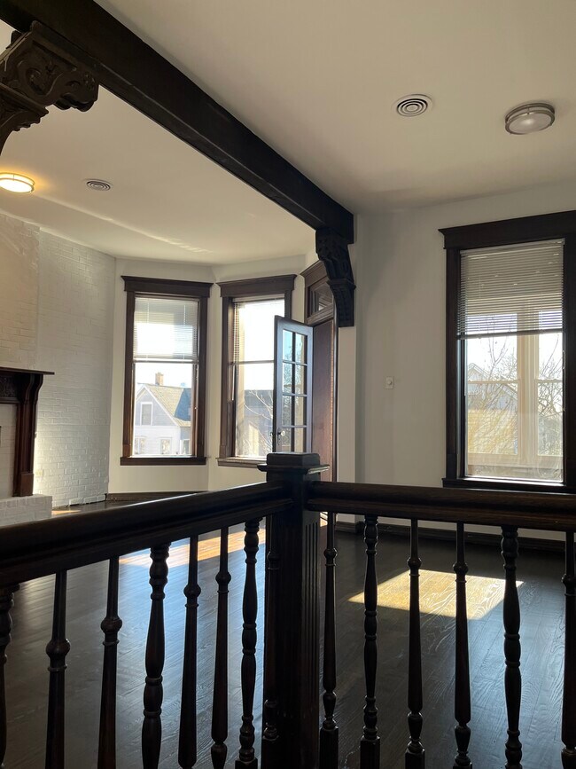 Living Room - 1326 W George St