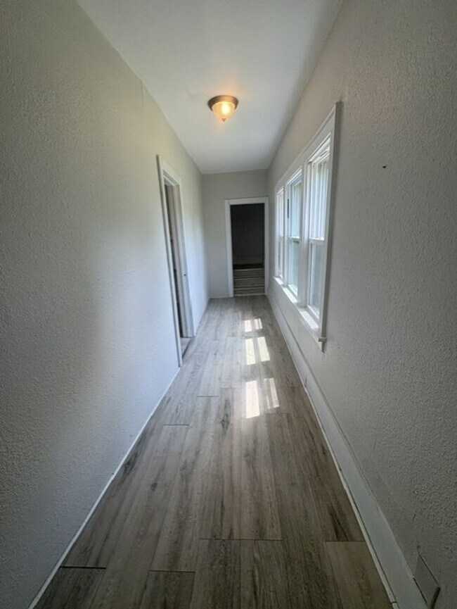 Building Photo - 637 Storer Ave