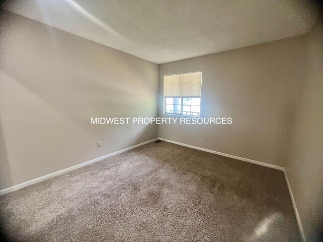 Foto del edificio - Large 2 Bedroom/1 Bath Duplex in Lee's Summit