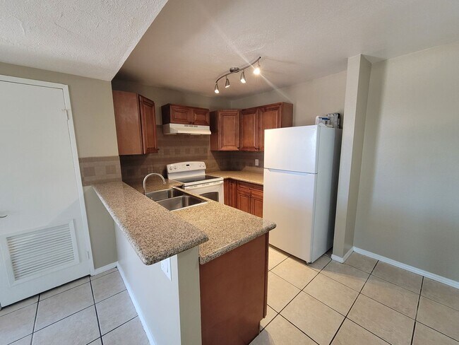 Foto del edificio - Single-Story 1-Bedroom Condo in a Highland...