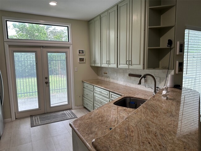 Building Photo - 9400 Doliver Dr