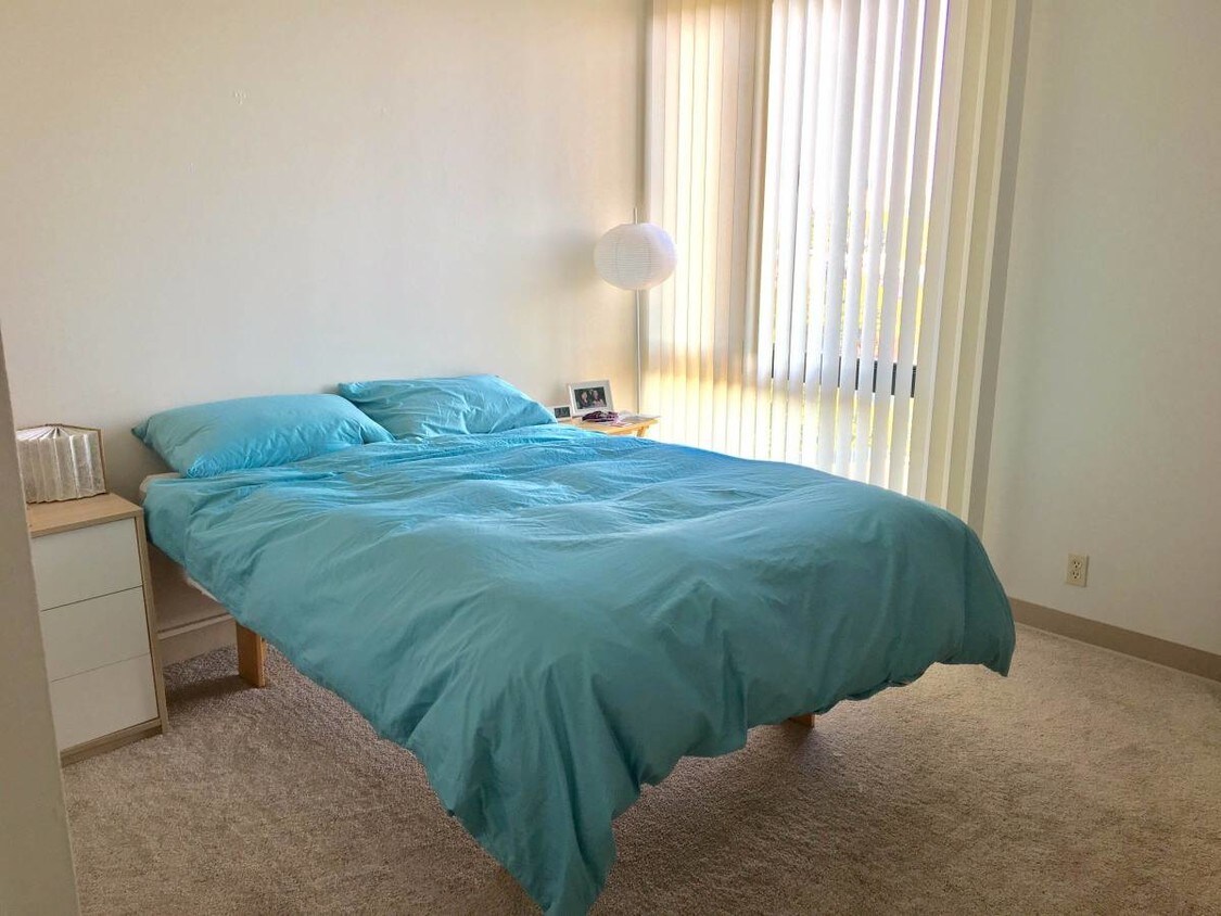 bedroom - 812 Memorial Dr