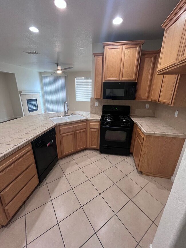 Foto del edificio - LOVELY 3 BEDROOM HOUSE IN NEWER SUBDIVISION!!