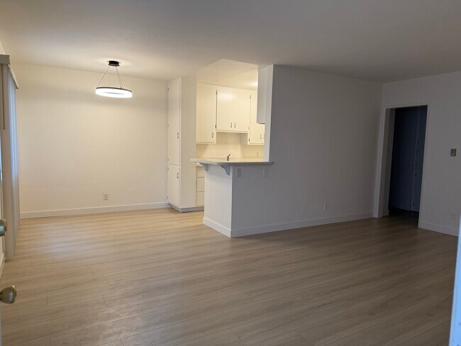 Foto del edificio - 9338 National Blvd