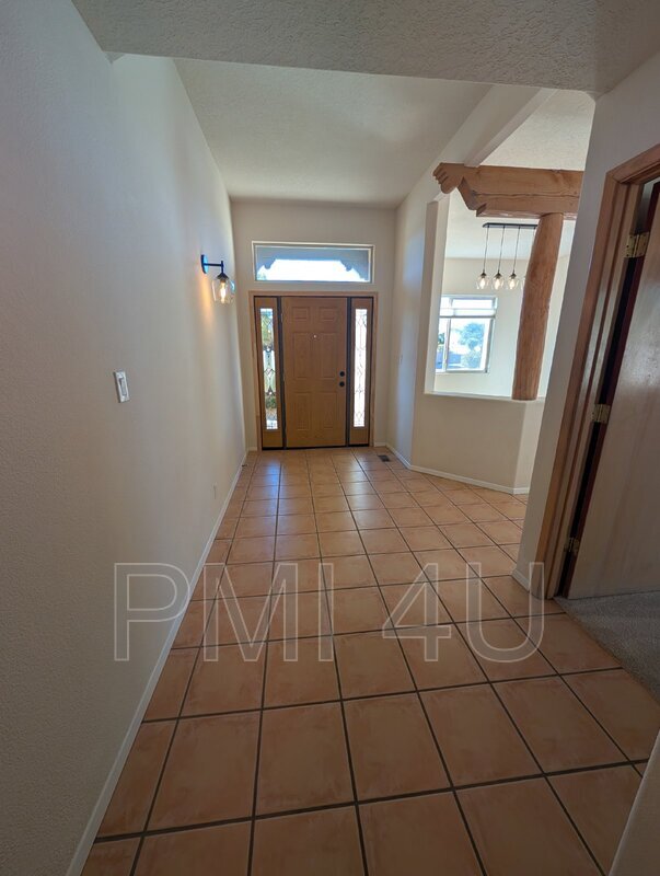 Foto del edificio - 12612 Carmel Ct NE
