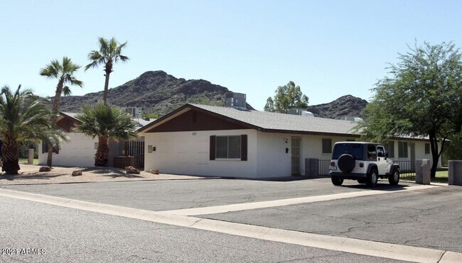 Building Photo - 1317 E Carol Ave