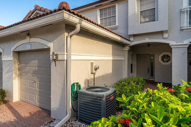 Building Photo - 8271 Vía Serena