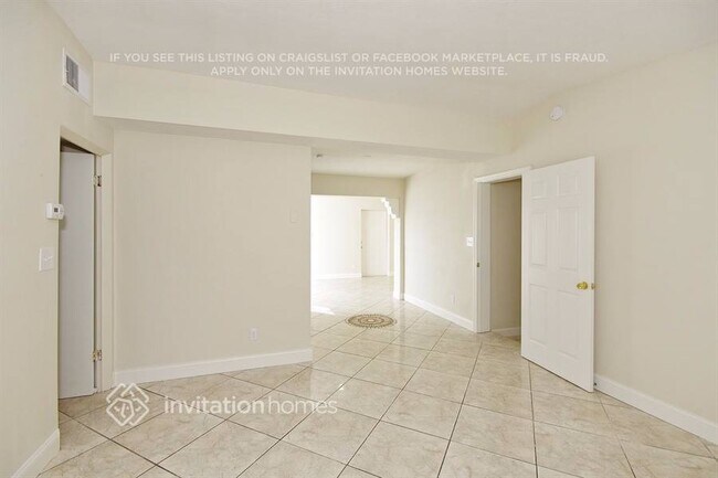 Foto del edificio - 7034 Pender Way