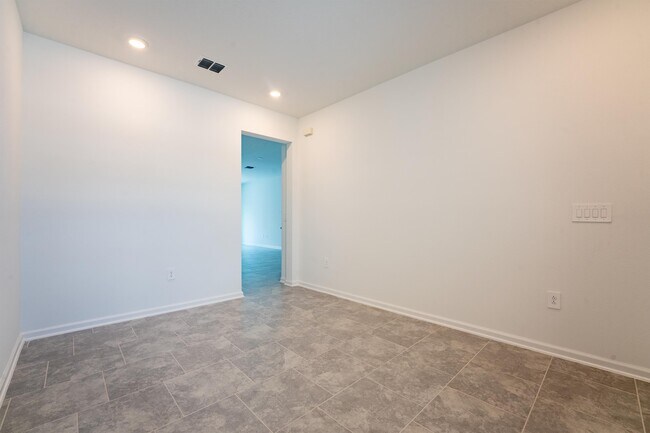 Foto del edificio - 7464 Stone Crk Trl