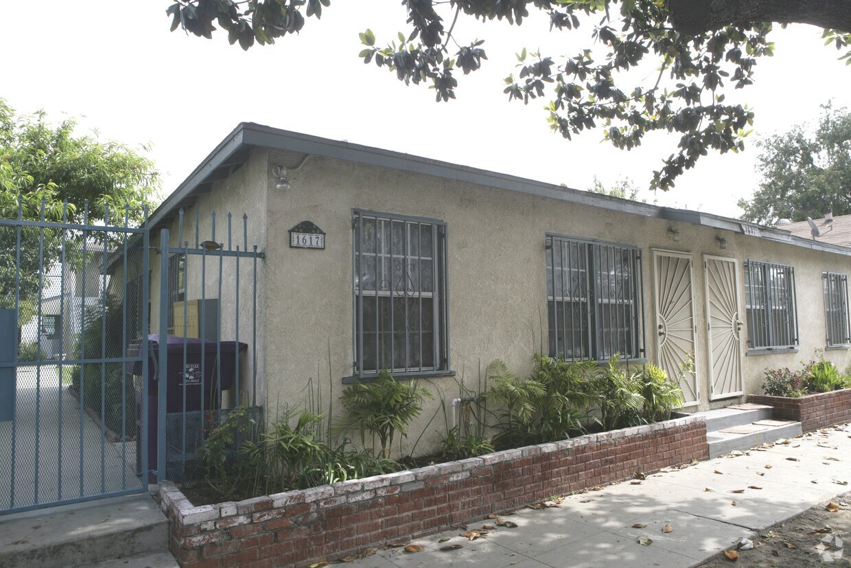 Primary Photo - 1617 W Summit St