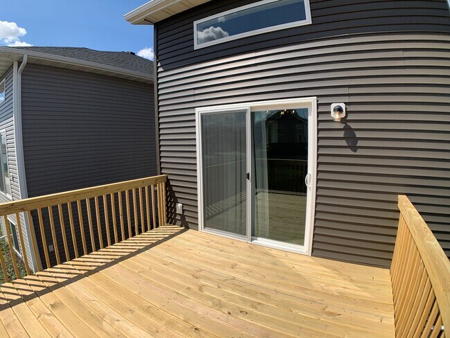Building Photo - 3 Bed 2 Bath Single Family Home - Rent Wit...