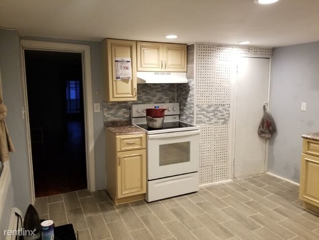 Foto del edificio - 3 br, 1 bath Townhome - 23 Benjamin St